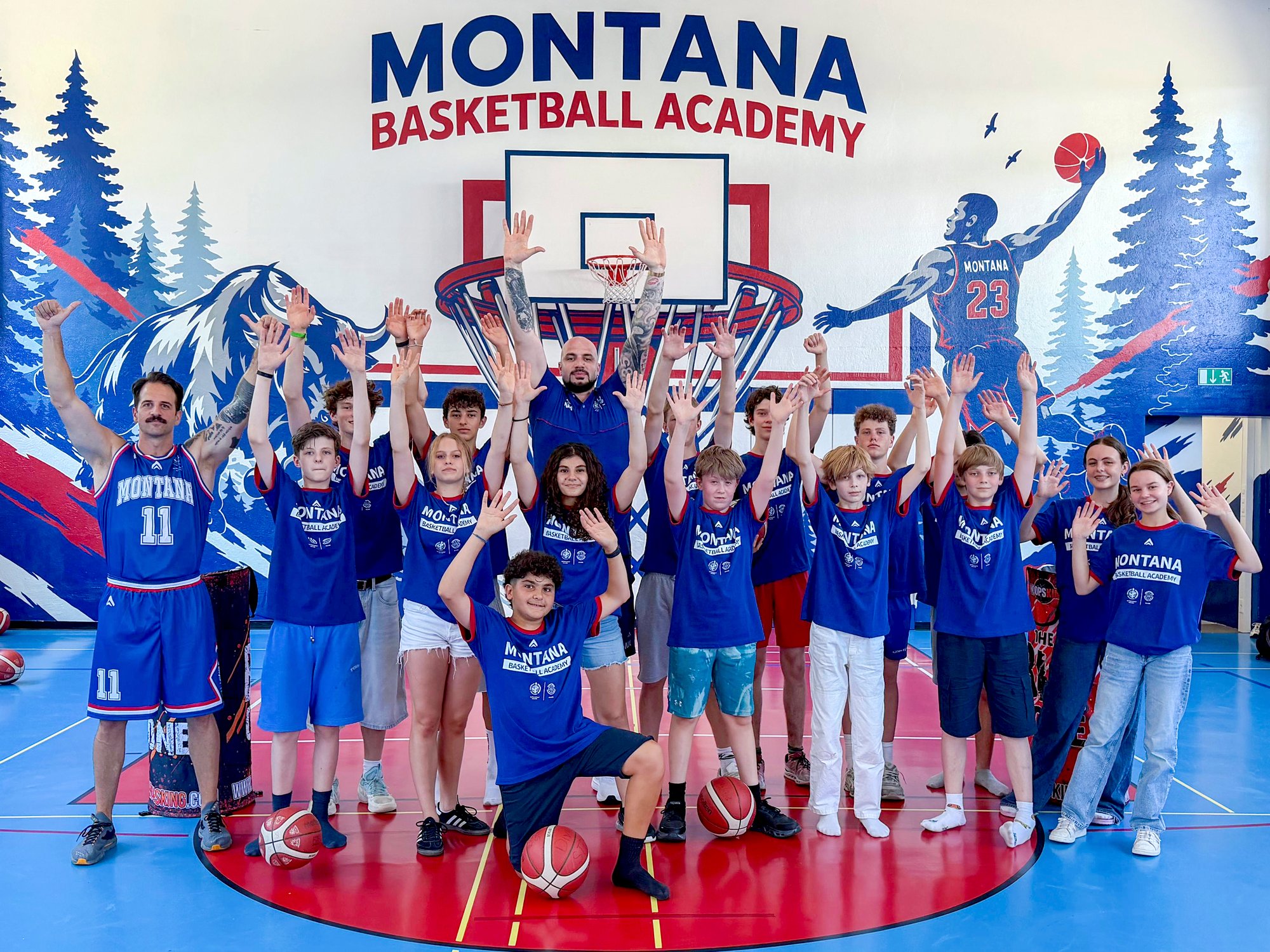 MontanaBasketballAcademy_GroupPhoto_HandsUp