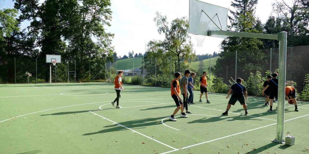 POP-basketball-court-institut-montana